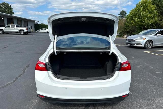 Photo of 2024 White Chevrolet Malibu