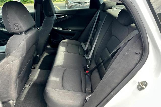 Photo of 2024 White Chevrolet Malibu