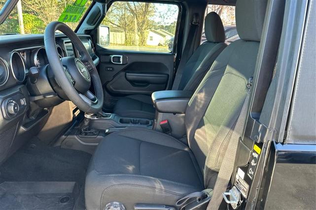Photo of 2023 Black Jeep Wrangler