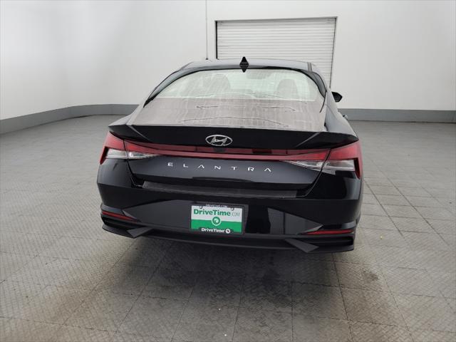 Photo of 2023 Black Hyundai ELANTRA