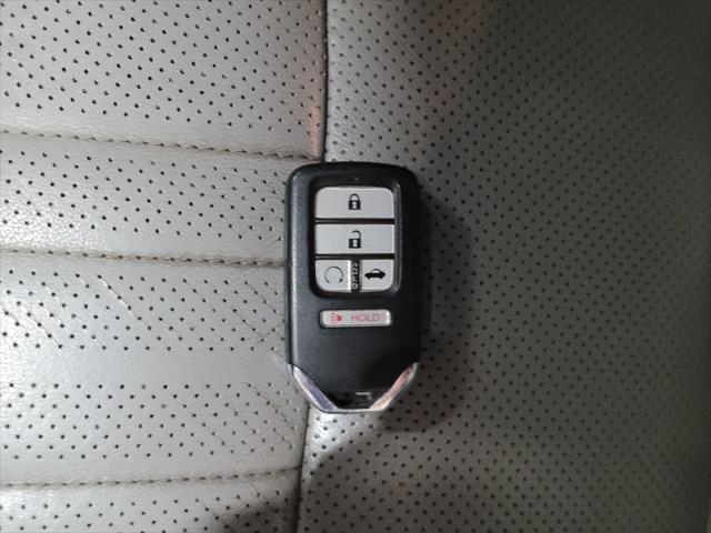 Photo of 2018 Lunar Silver Metallic Honda Accord
