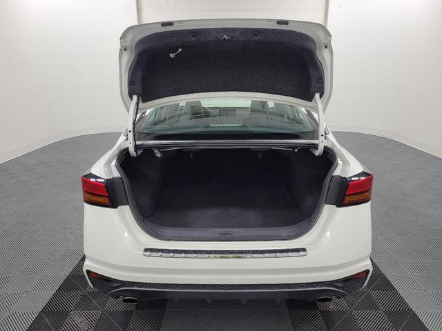 Photo of 2019 Pearl White Tricoat Nissan Altima