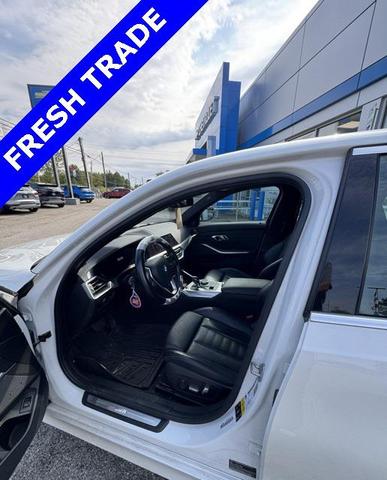 Photo of 2020 White Metallic BMW 330
