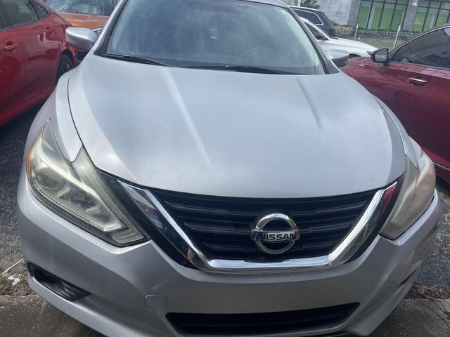 Photo of 2017 Brilliant Silver Nissan Altima