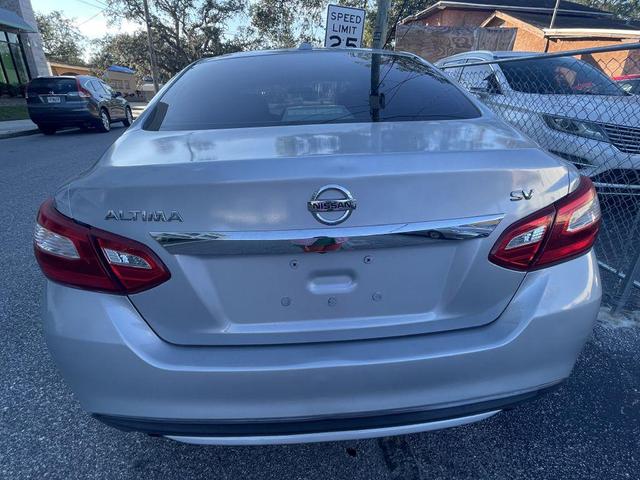 Photo of 2017 Brilliant Silver Nissan Altima