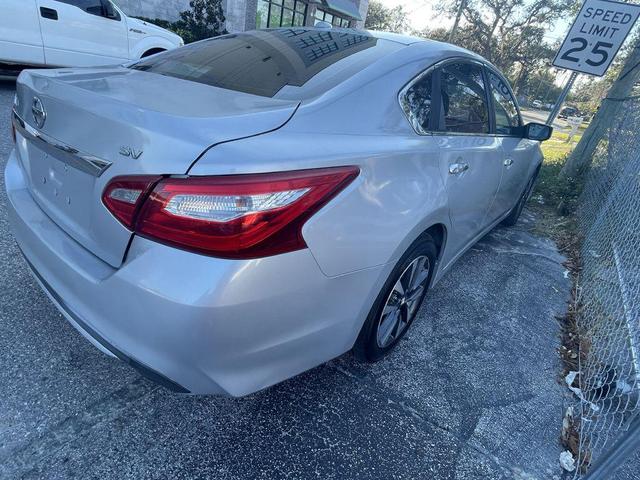 Photo of 2017 Brilliant Silver Nissan Altima