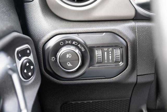 Photo of 2020 Black Jeep Gladiator