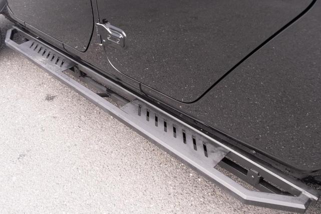 Photo of 2020 Black Jeep Gladiator