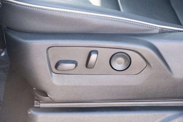 Photo of 2023 White GMC Yukon XL