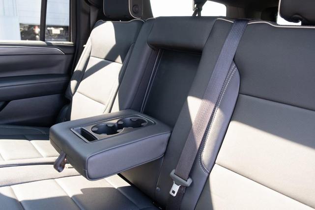 Photo of 2023 White GMC Yukon XL