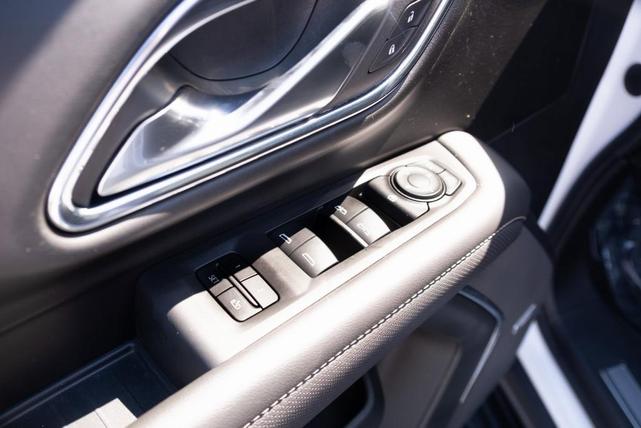 Photo of 2023 White GMC Yukon XL