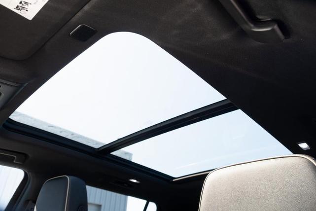 Photo of 2023 White GMC Yukon XL