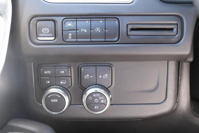 Photo of 2023 White GMC Yukon XL