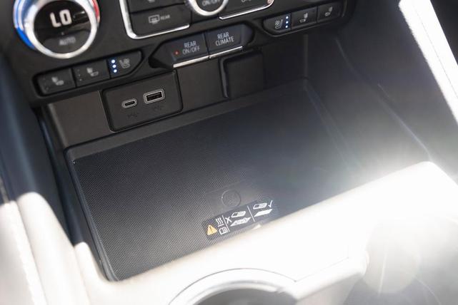 Photo of 2023 White GMC Yukon XL