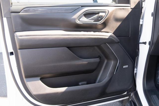 Photo of 2023 White GMC Yukon XL
