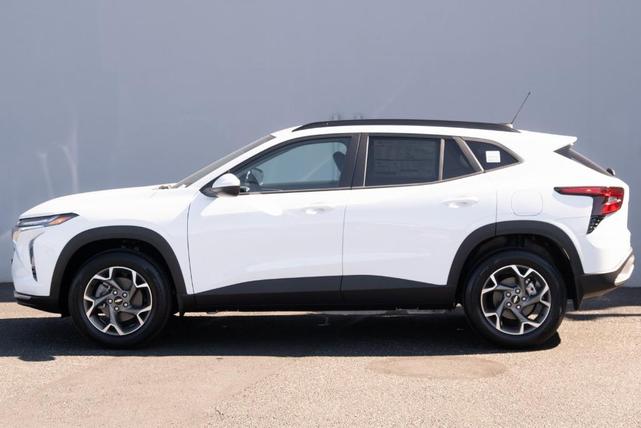 Photo of 2025 White Chevrolet Trax