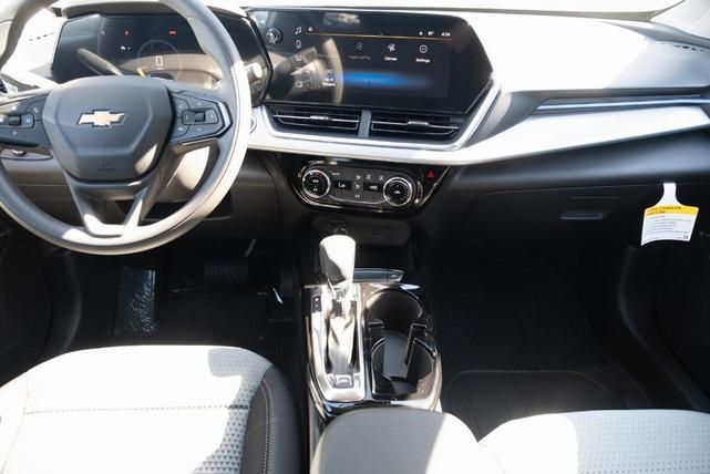 Photo of 2025 White Chevrolet Trax