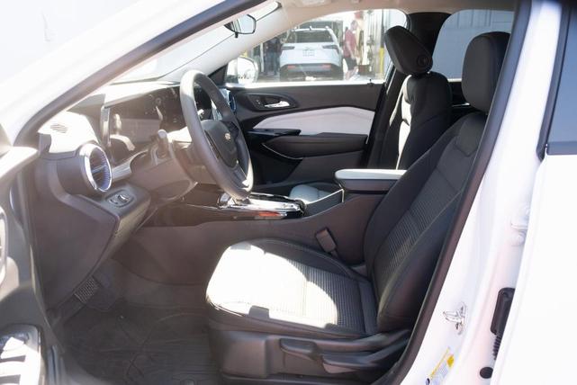 Photo of 2025 White Chevrolet Trax