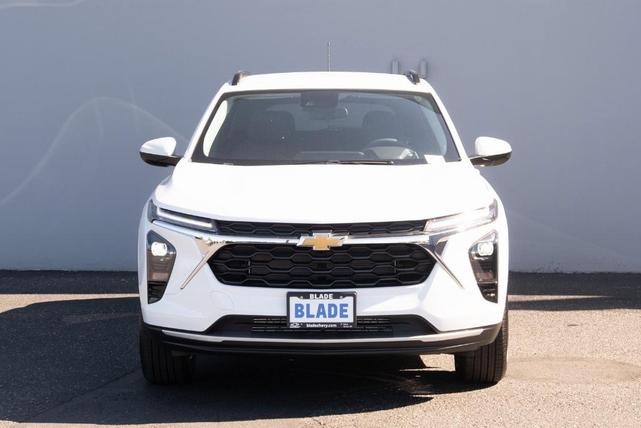 Photo of 2025 White Chevrolet Trax