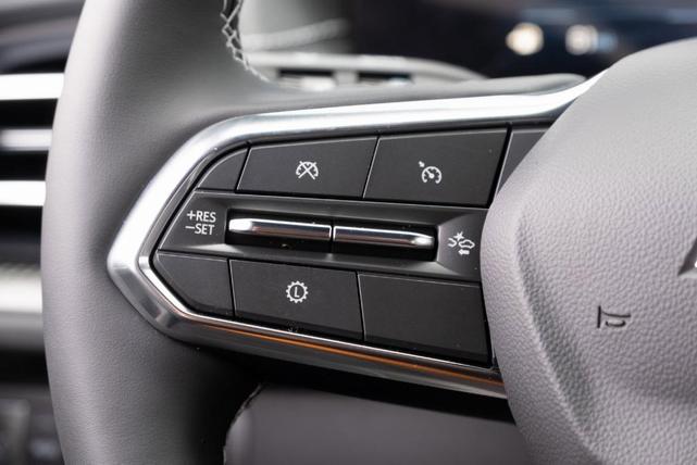 Photo of 2025 Black Chevrolet Traverse