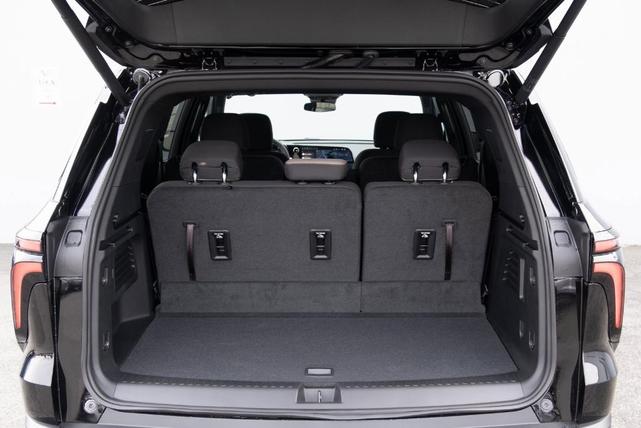 Photo of 2025 Black Chevrolet Traverse