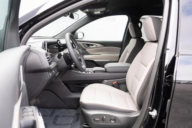 Photo of 2025 Black Chevrolet Traverse