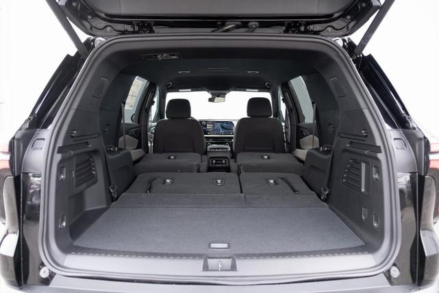 Photo of 2025 Black Chevrolet Traverse