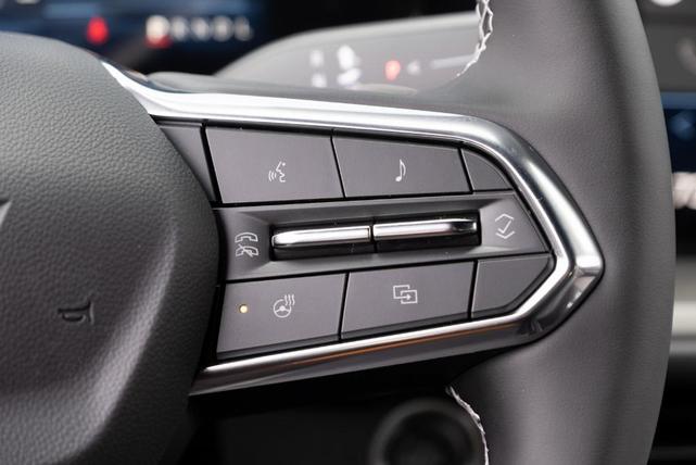 Photo of 2025 Black Chevrolet Traverse
