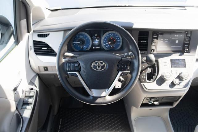 Photo of 2020 White Toyota Sienna