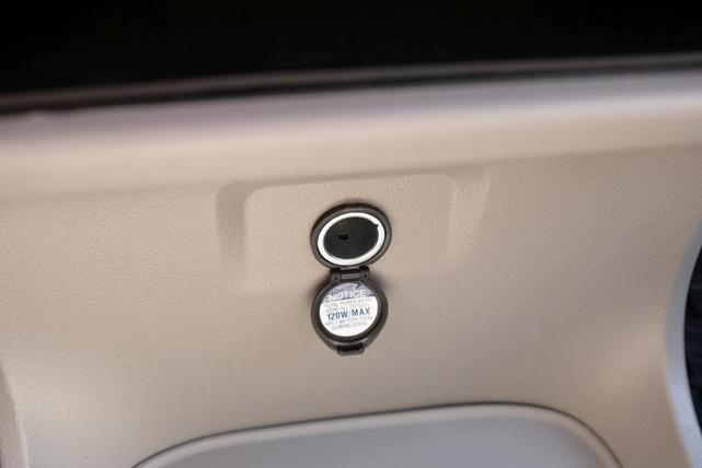 Photo of 2020 White Toyota Sienna