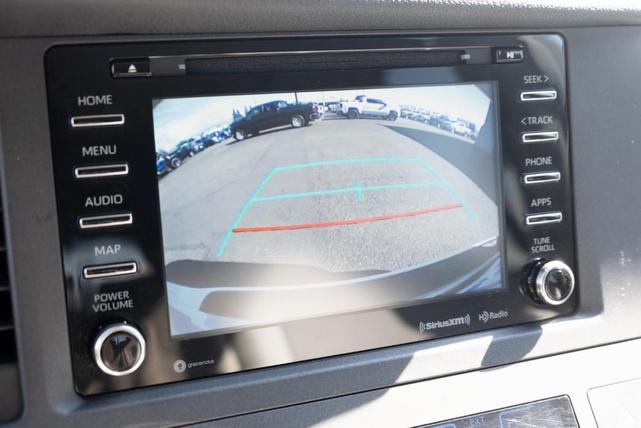 Photo of 2020 White Toyota Sienna