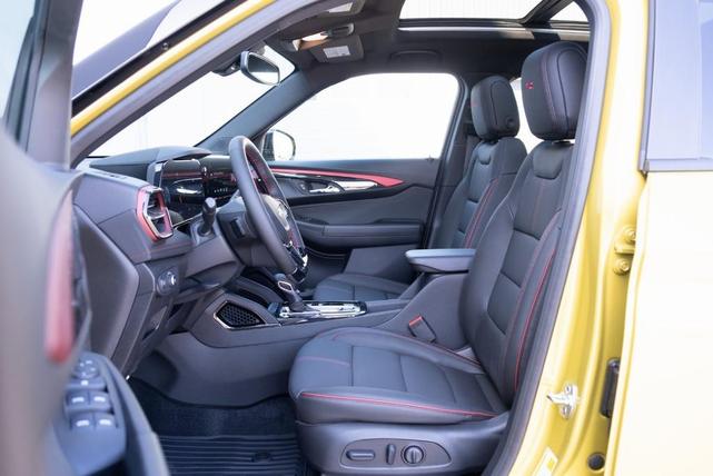 Photo of 2025 Yellow Chevrolet Trailblazer