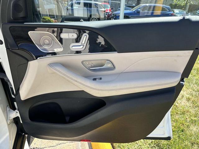 Photo of 2022 Polar White Mercedes-Benz GLE 350