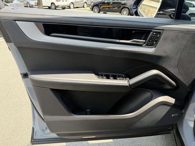 Photo of 2024 Steel Graphite Porsche Cayenne