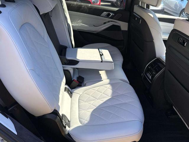 Photo of 2023 Brooklyn Grey Metallic BMW X7