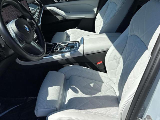 Photo of 2023 Brooklyn Grey Metallic BMW X7