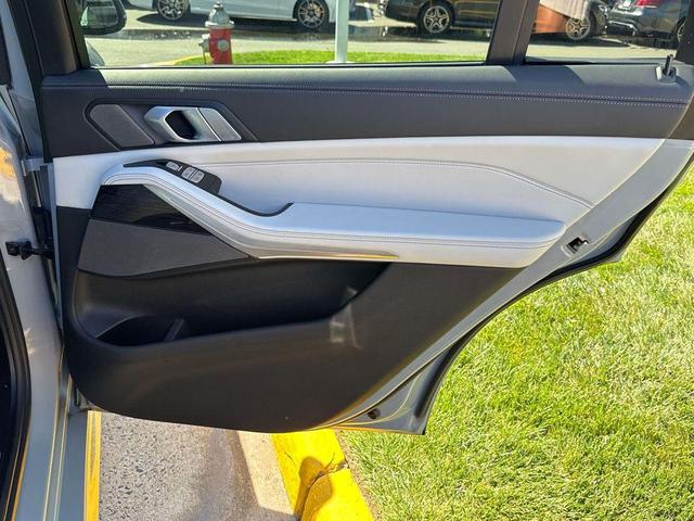Photo of 2023 Brooklyn Grey Metallic BMW X7