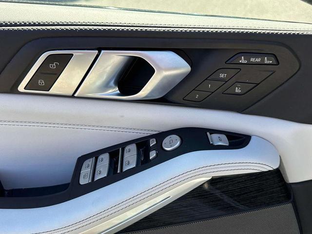 Photo of 2023 Brooklyn Grey Metallic BMW X7