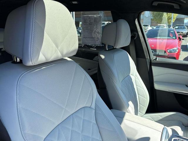 Photo of 2023 Brooklyn Grey Metallic BMW X7