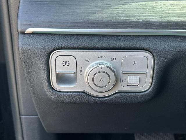 Photo of 2022 Black Mercedes-Benz GLE 350