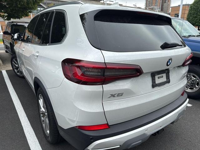 Photo of 2020 Mineral White Metallic BMW X5