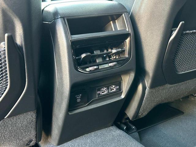 Photo of 2024 Bright White Clearcoat Jeep Grand Cherokee
