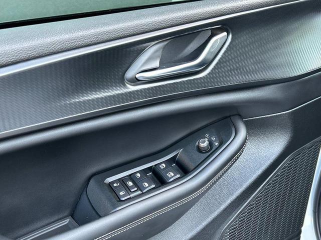 Photo of 2024 Bright White Clearcoat Jeep Grand Cherokee