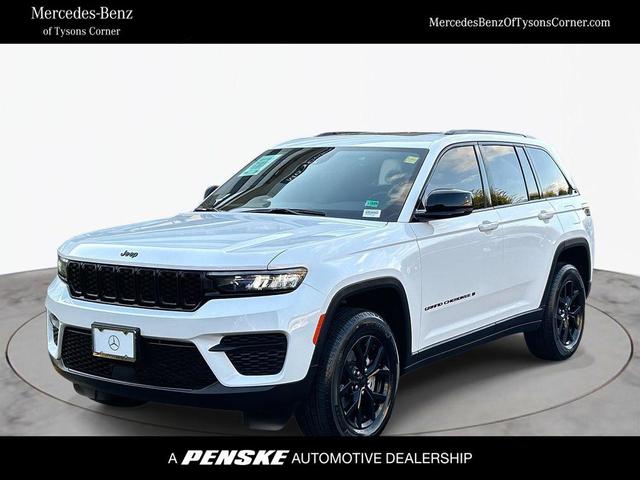 Photo of 2024 Bright White Clearcoat Jeep Grand Cherokee