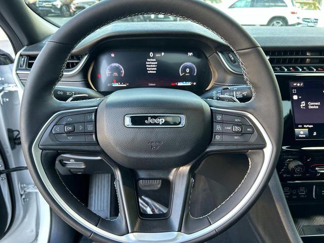 Photo of 2024 Bright White Clearcoat Jeep Grand Cherokee