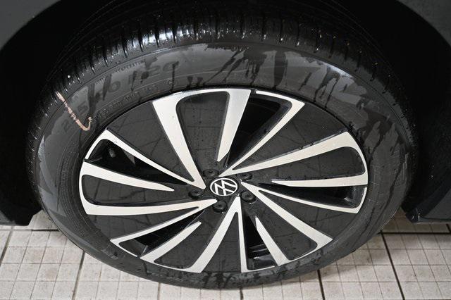 Photo of 2025 Pure White Volkswagen ID.4