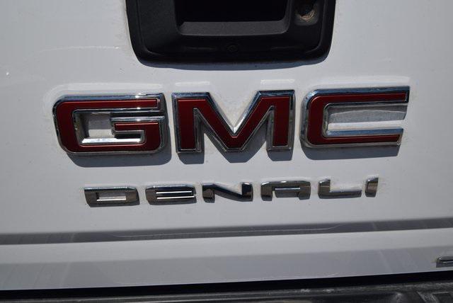 Photo of 2022 Summit White GMC Canyon
