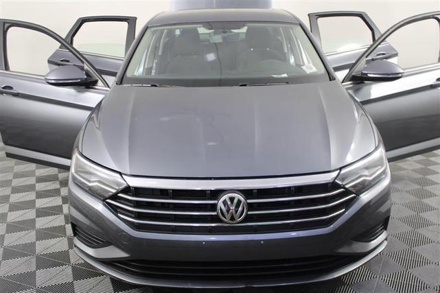 Photo of 2021 Platinum Gray Metallic Volkswagen Jetta