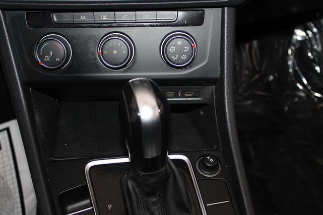 Photo of 2021 Platinum Gray Metallic Volkswagen Jetta