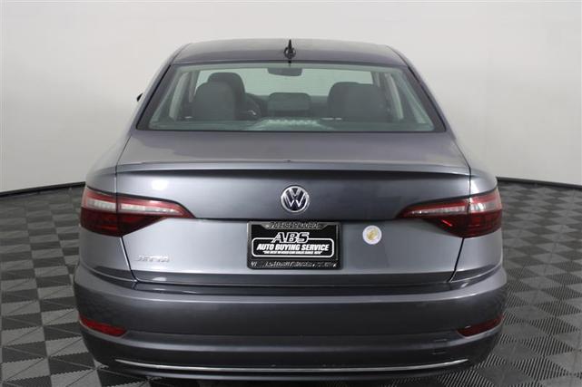 Photo of 2021 Platinum Gray Metallic Volkswagen Jetta